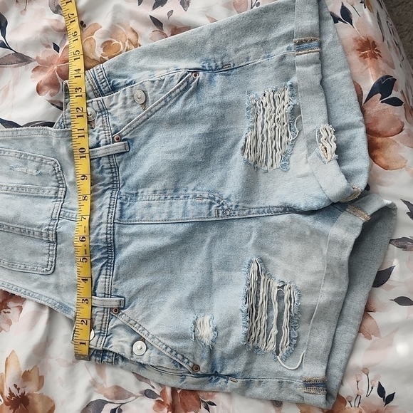 H&M Distress Denim Overall Shorts shortall Summer Casual Outing - Picture 9 of 12